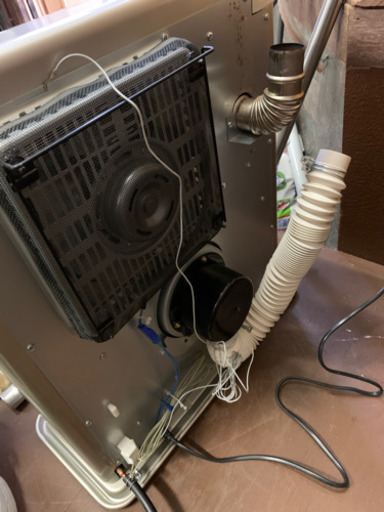123☆ サンポット FF式石油ストーブ　2015年製　FF式ストーブ　動作確認済み　ゼータスイング