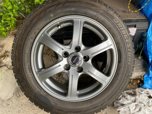 ブリジストン　冬タイヤスタッドレスタイヤ　アルミホイール４本で