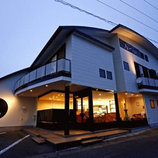 ホールスタッフ募集