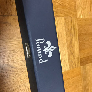 ラウンドワン　ビリヤード　キュー　赤の画像