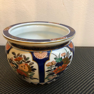 GOLD IMARI の鉢です。