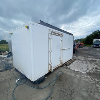 ４t2tコンテナ　物置　ガレージ　の画像