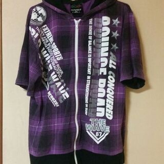 紫色のパーカー