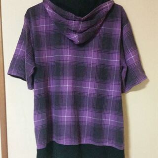 紫色のパーカーの画像