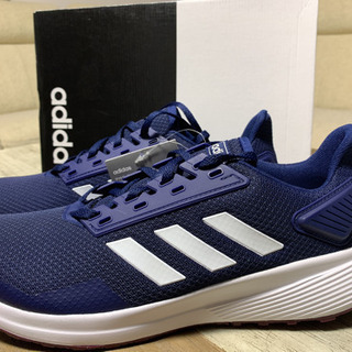 決まりました。新品　adidas アディダスランニングシューズ　...