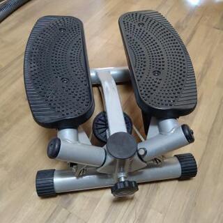 トレーニングマシン　健康器具の画像