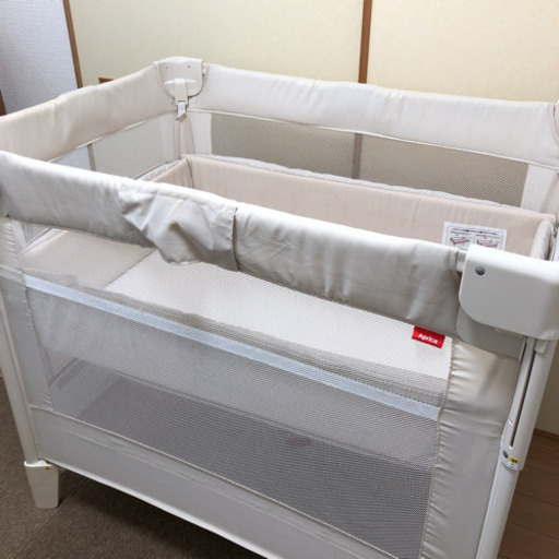 アップリカ　ベビーベッド　ココネル