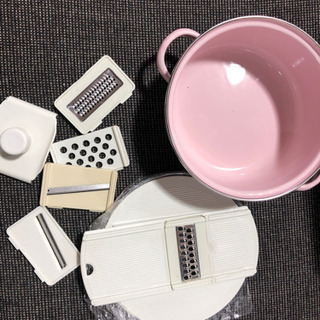 未使用品　便利　お買得‼︎   ホーロー　両手鍋　下ごしらえ　調理　保存　現品限りの画像