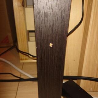 ダークブラウンのテーブルの画像