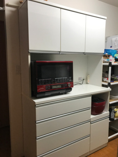 ホワイトのキッチンボード（幅120㎝の家庭用サイズ）