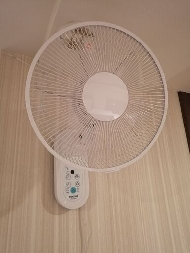 壁掛け扇風機」