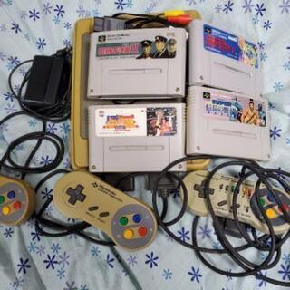 スーパーファミコン本体とコントローラー3個とソフト