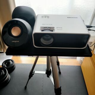 ②【美品】ホームプロジェクターセット（プロジェクター本体、三脚、...