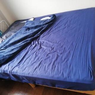 無料！！　ダブルベッド　マットレスのみ　シーツつき