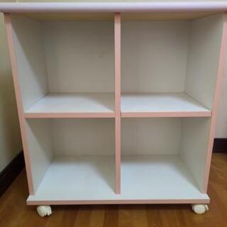 ピンク色の棚 本棚やDVD入れにの画像