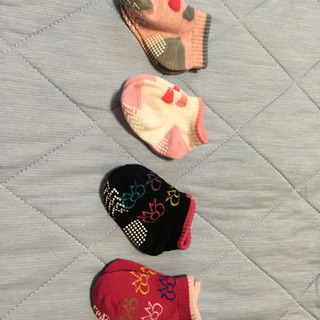 赤ちゃん用肌着 服50〜70 靴下譲りますの画像