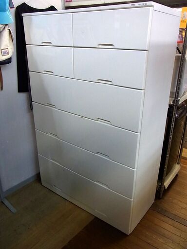 今だけチャンス！「ジモティー」見たよ！で通常特価17,578円より3,000円引きの14,578円!  6段チェスト ②　スライドレール　引き出し　8杯　光沢塗装　タンス　収納