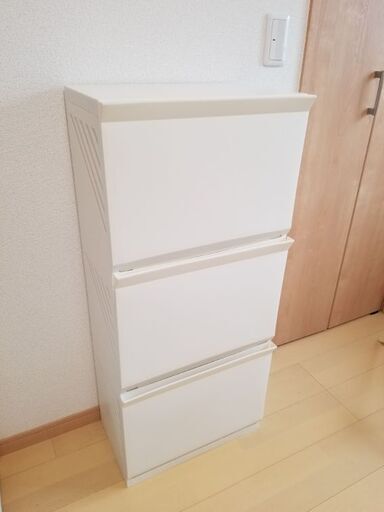 (引き取り中)ニトリ製_プラスチック押入れ