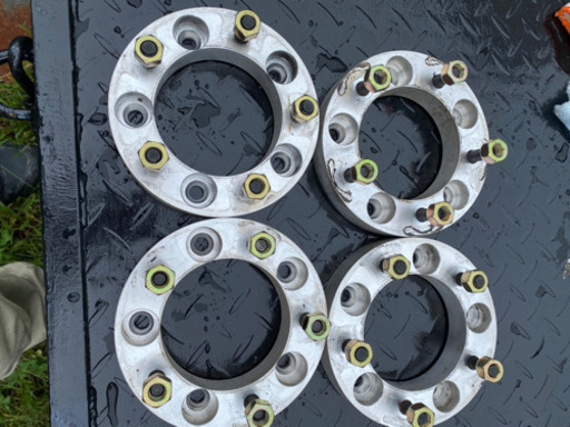 ジムニーで使用していたワイトレ　３０ミリ　ハブナット付けます。