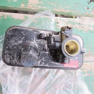 芝刈り機の部品　燃料タンクキャブ付き　POULAN　エンジンブリックス＆ストラップの画像