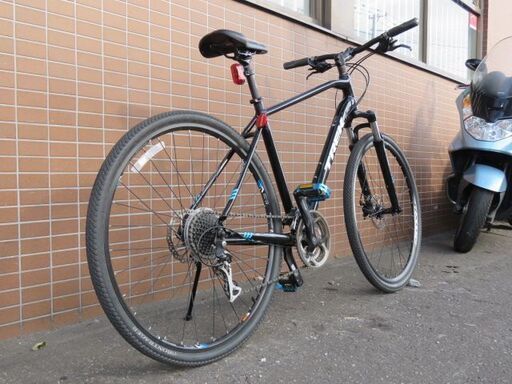 ■TREK 8.3DS トレック ブラック 24速 アルミフレーム クロスバイク 自転車 札幌発