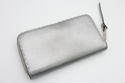 《FENDI セレリア ラウンドファスナー長財布 ロゴ入 シルバー》Aランク 美