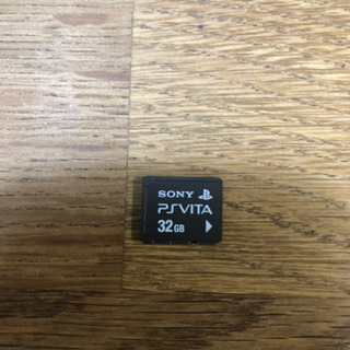 PSVITA PCH-2000 メモリーカード32G ソフト5本付きの画像