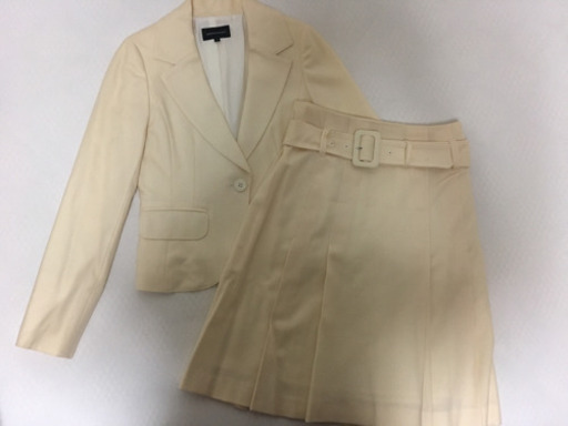 クイーンズコート  白いスーツ