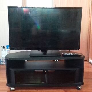 液晶テレビ（リモコン付き）＆テレビ台の画像