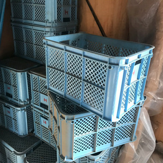 カゴコンテナグラスウール農機具健康器具茶箱その他いろいろ各200円