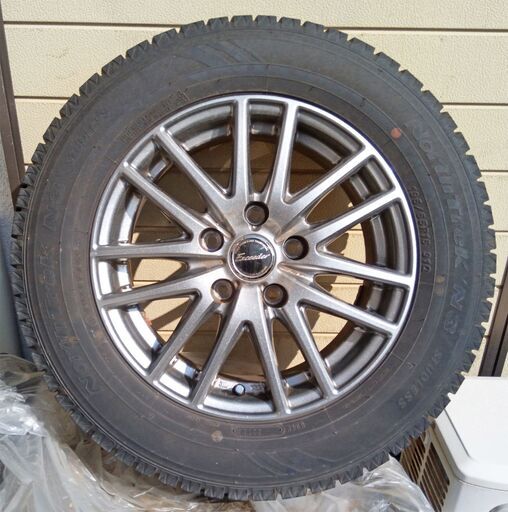 スタッドレスタイヤ　195/65R15 　4本セット　引き取り可能な方