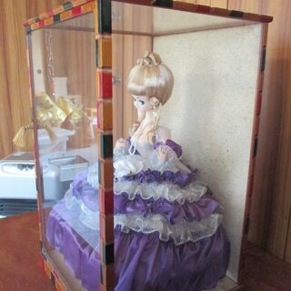 ガラスケース入り　フランス人形　受渡日9月21日以降　受渡場所（9月21日：玉名市、9月22日以降：熊本市東区）の画像