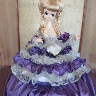 ガラスケース入り　フランス人形　受渡日9月21日以降　受渡場所（9月21日：玉名市、9月22日以降：熊本市東区）の画像