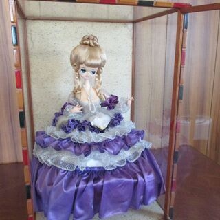ガラスケース入り　フランス人形　受渡日9月21日以降　受渡場所（9月21日：玉名市、9月22日以降：熊本市東区）の画像