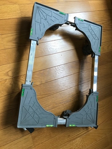 冷蔵庫や洗濯機を乗せる台