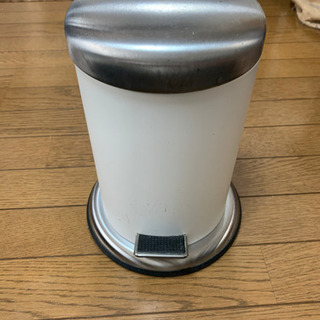 【無料】IKEA ペダル式ゴミ箱