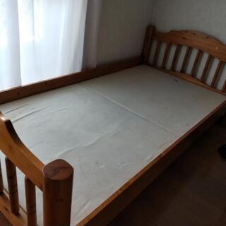 ２段ベットを解体して一段つづ分けて使っていました