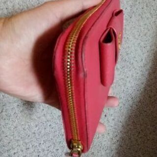 PRADA　ラウンドファスナー　サフィアーノの画像