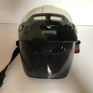 ヤールーヘルメットの画像