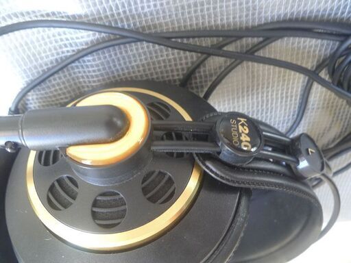 モニターヘッドホン　AKG K240スタジオ　新品同様