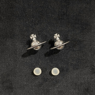 ★売却済★vivienne westwood ピアス ソリッド オーブの画像