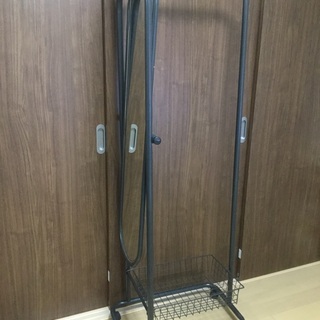 500円❗️【格安】再々値下げ❗️姿鏡付きハンガーラックの画像