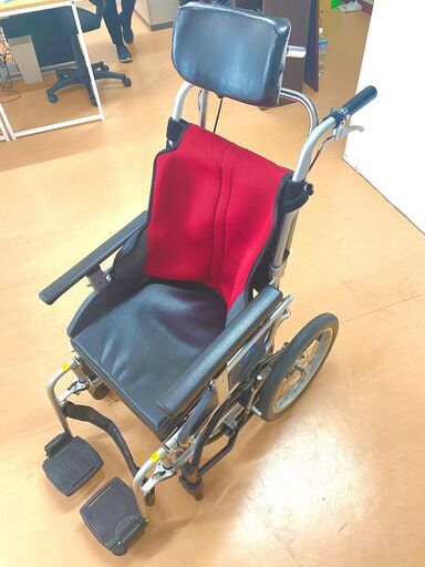 ティルト機能付き（介助用）車イス（車いす、車椅子）