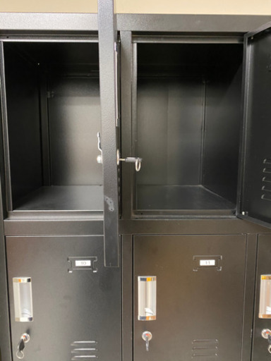 鍵付きロッカー　12人用