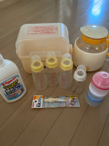 調乳セット　哺乳瓶、ポット、消毒用品など