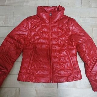 GUESS ショート丈 薄手ダウン