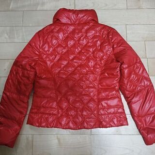 GUESS ショート丈 薄手ダウンの画像