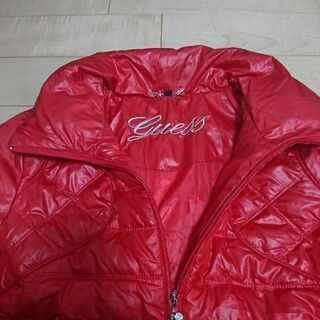 GUESS ショート丈 薄手ダウンの画像