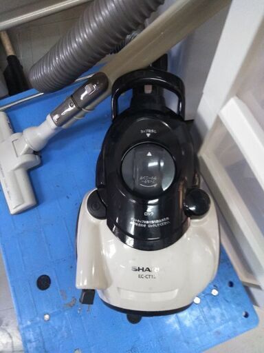 シャープ掃除機 別館倉庫場所浦添市安波茶2－8－6においてあります