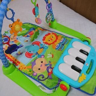 ベビージム フィッシャープライス あんよでキック♪プレイマット(...